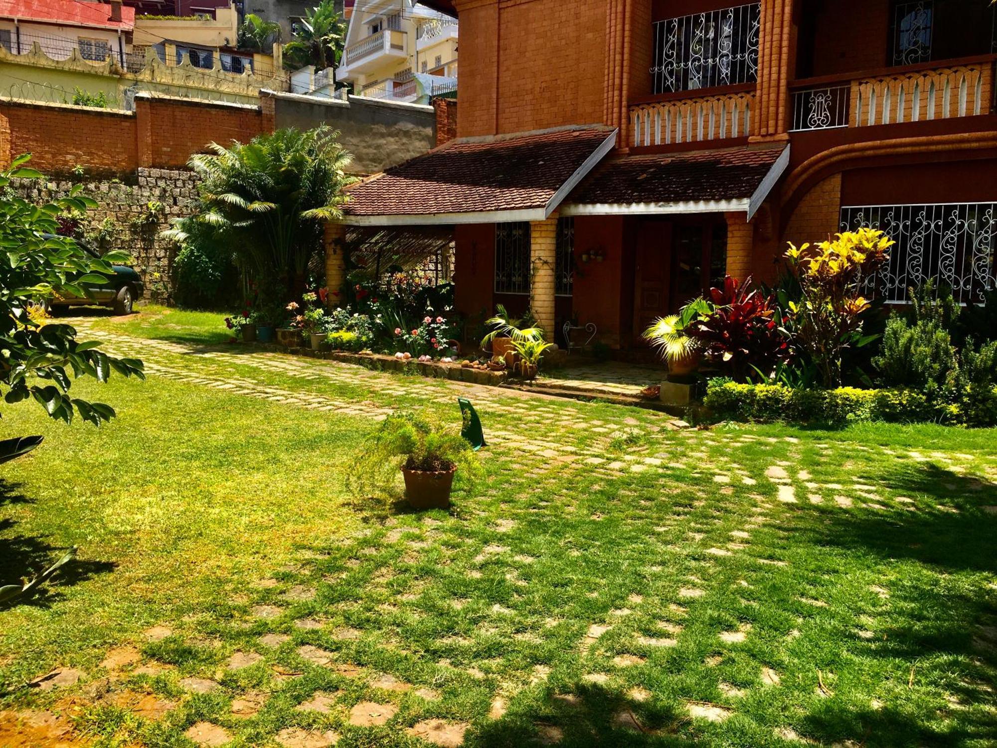 Le Fumoir Guest House Familiale Antananarivo Esterno foto